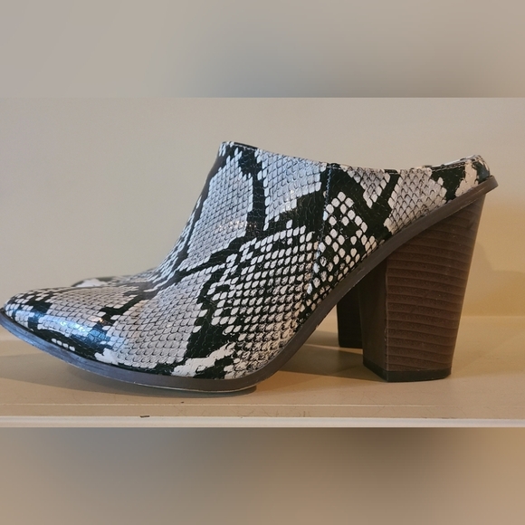 Chase & Chloe Snake Mules - Picture 2 of 3